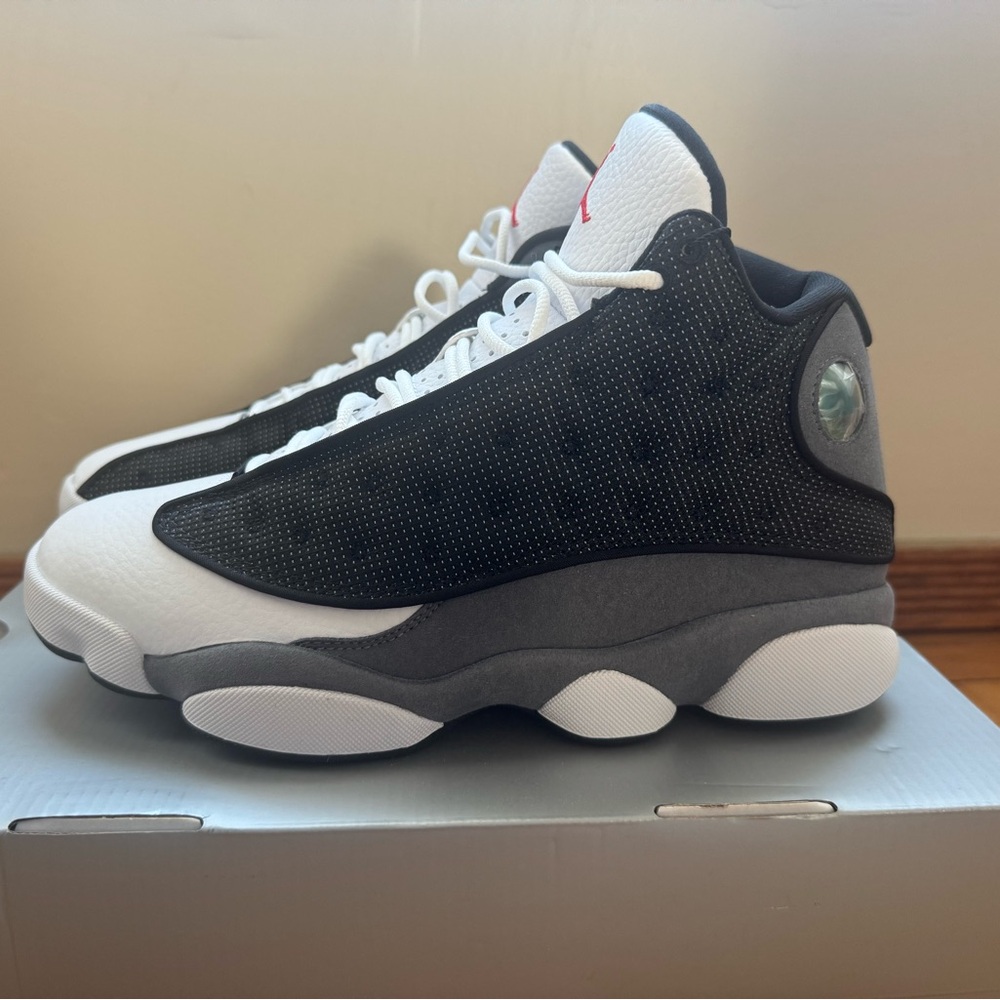 Air Jordan 13 Retro Black/University Red and White Mens 9.5 NIB - Picture 3 of 11